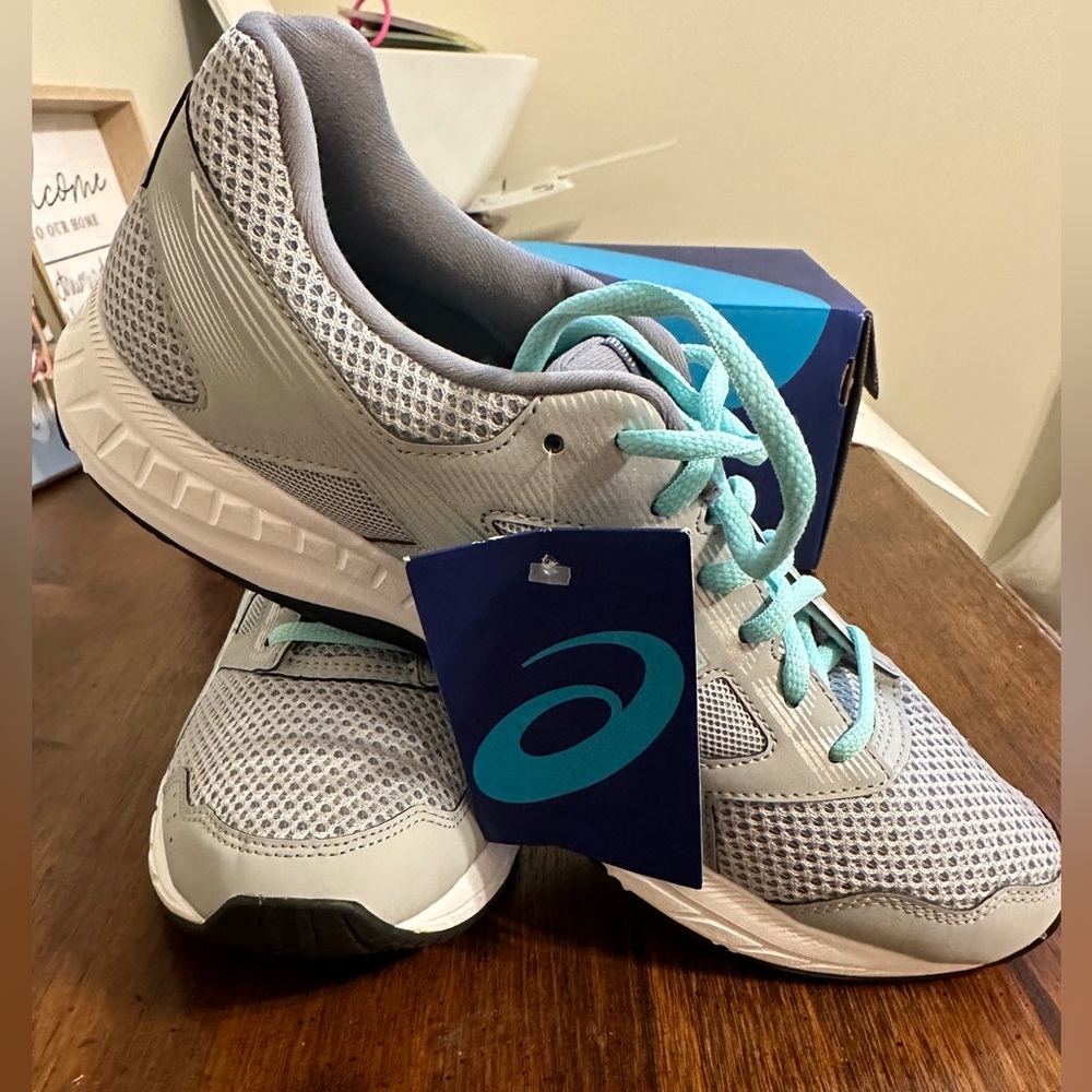 ASICS Gel Contend 5 
Size 10 WIDE